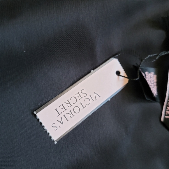 Black Satin Kimono one size Victoria's Secret - Picture 3 of 9
